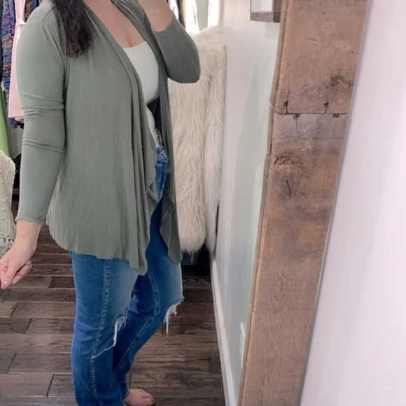 Olive green knit cardigan size medium - Picture 4 of 5